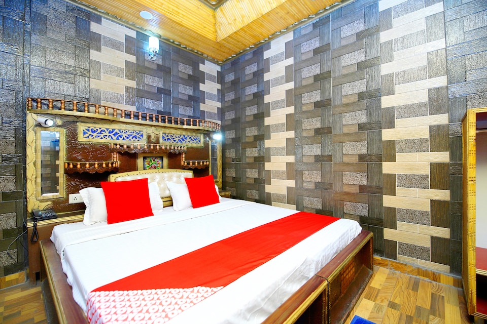OYO 43137 Hotel Deepak, Solan, सोलन 