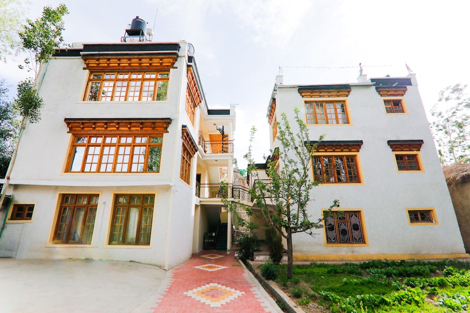 OYO 43138 Sowdatamh House, Kurzoo Road, Leh-Ladakh
