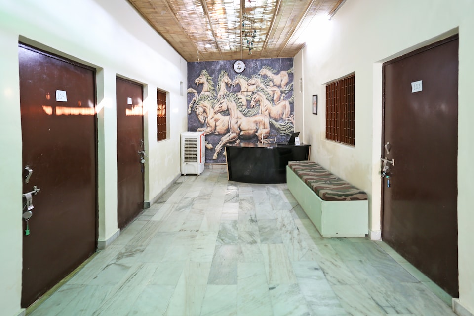 SPOT ON 43140 Classic Homestay, Fatehabad Road, Agra