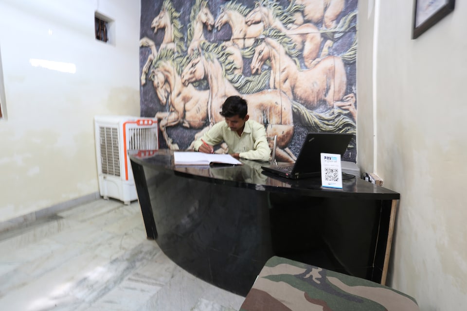 SPOT ON 43140 Classic Homestay, Fatehabad Road, Agra