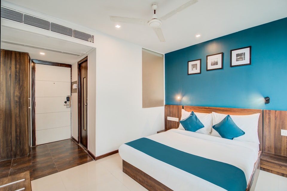 OYO SilverKey Hotel Aura Malad West Near Infiniti Mall, Mumbai BCEC, Mumbai
