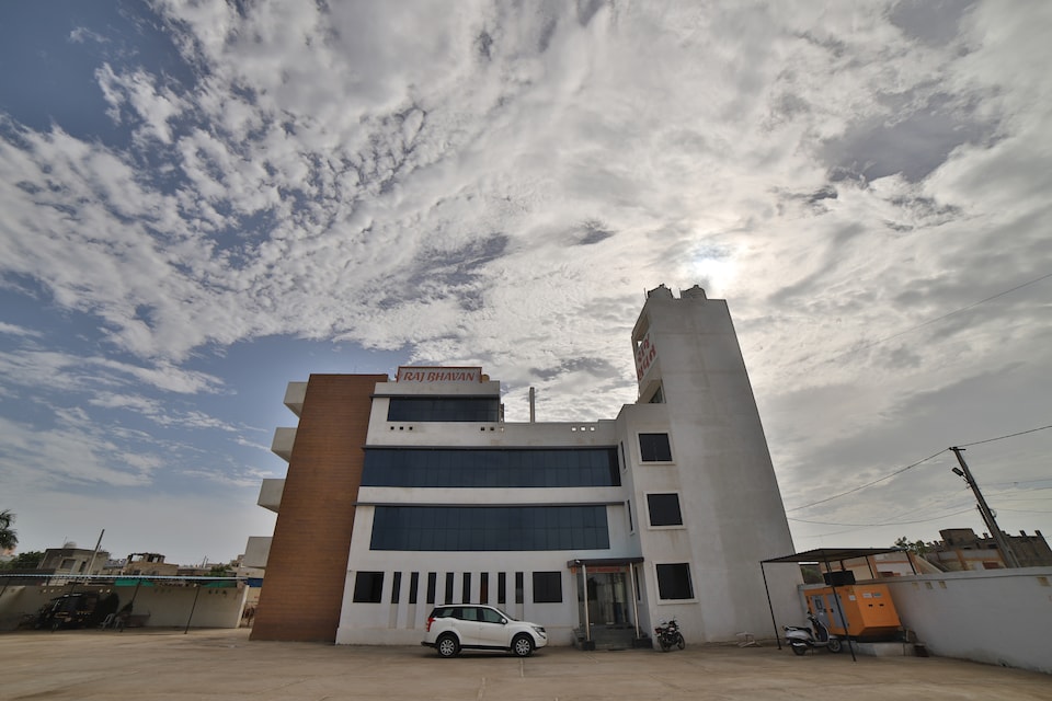 OYO 43266 Raj Bhavan, Dwarka, द्वारका