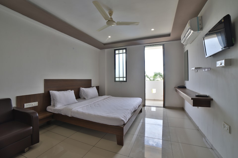 OYO 43266 Raj Bhavan, Dwarka, द्वारका