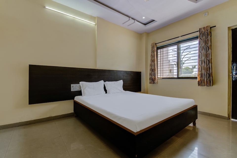 OYO 43301 Sai Vinayak Palace, Shirdi, Shirdi