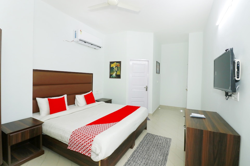 OYO 43306 High Castle, Panchkula, Panchkula