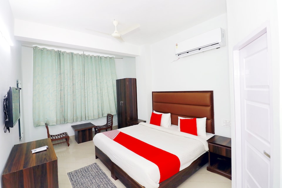 OYO 43306 High Castle, Panchkula, Panchkula