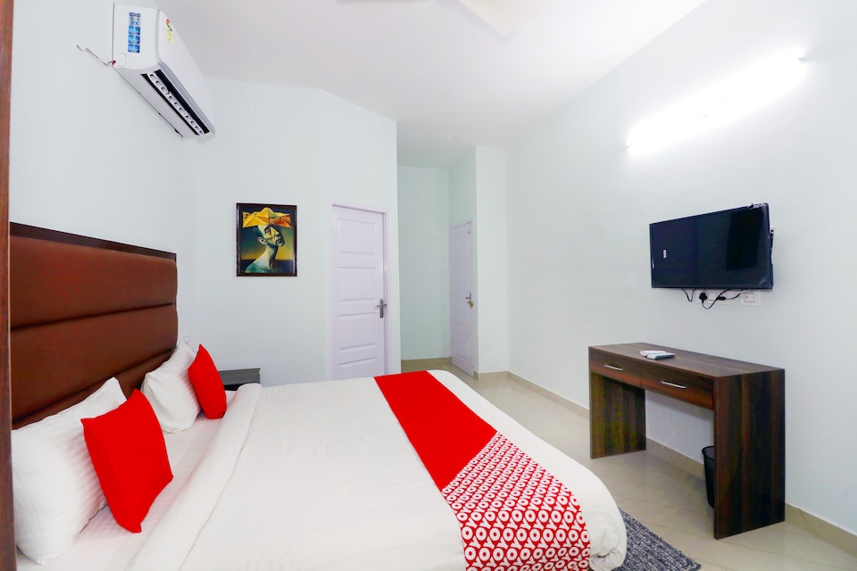 OYO 43306 High Castle, Panchkula, Panchkula