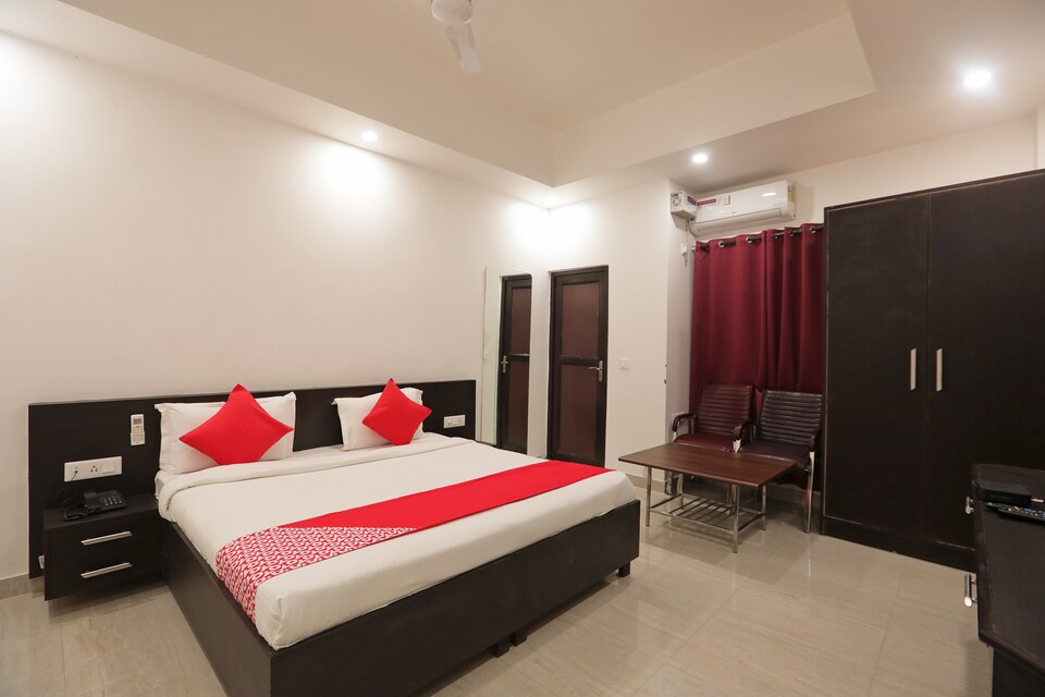 OYO 43440 Hotel Belmorrise, Noida Expressway SEZ, Noida