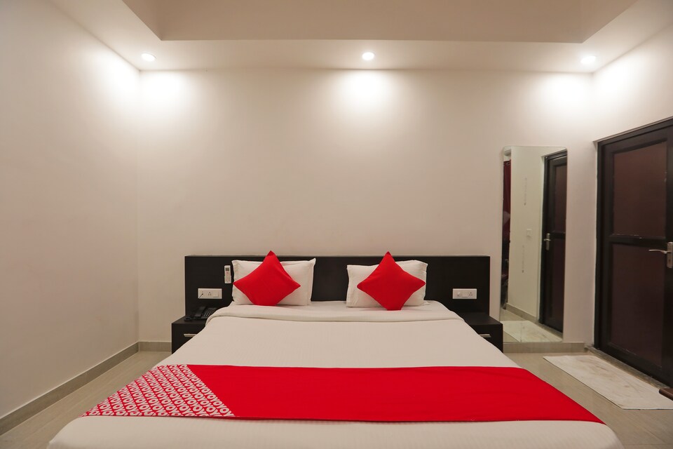 OYO 43440 Hotel Belmorrise, Noida Expressway SEZ, Noida