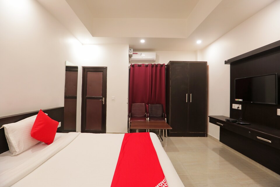 OYO 43440 Hotel Belmorrise, Noida Expressway SEZ, Noida