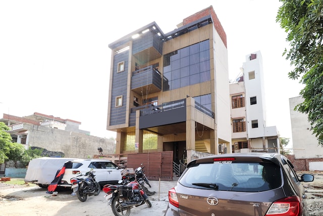 Spot On New Supriya Palace