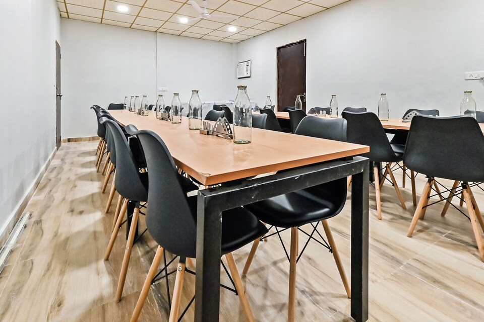 SilverKey Executive Stays 43483 near A One Hospital, Paschim Vihar Delhi, Delhi