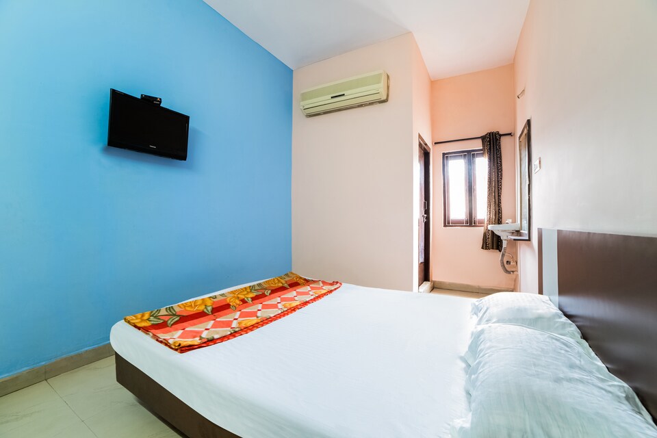 SPOT ON 43495 New Aditya Lodge, Shamshabad, Hyderabad