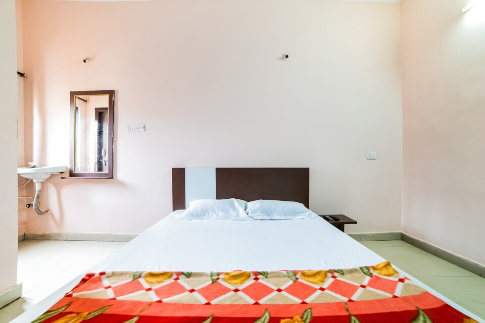 SPOT ON 43495 New Aditya Lodge, Shamshabad, Hyderabad