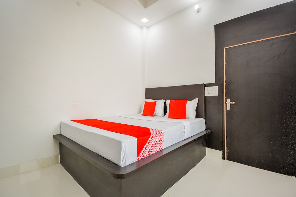 OYO 43505 Hotel The White House, Hisar, Hisar