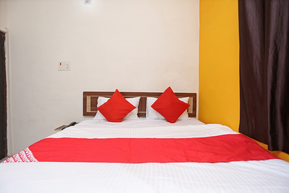 OYO Flagship 43623 People's Pg House, Cantt, Varanasi