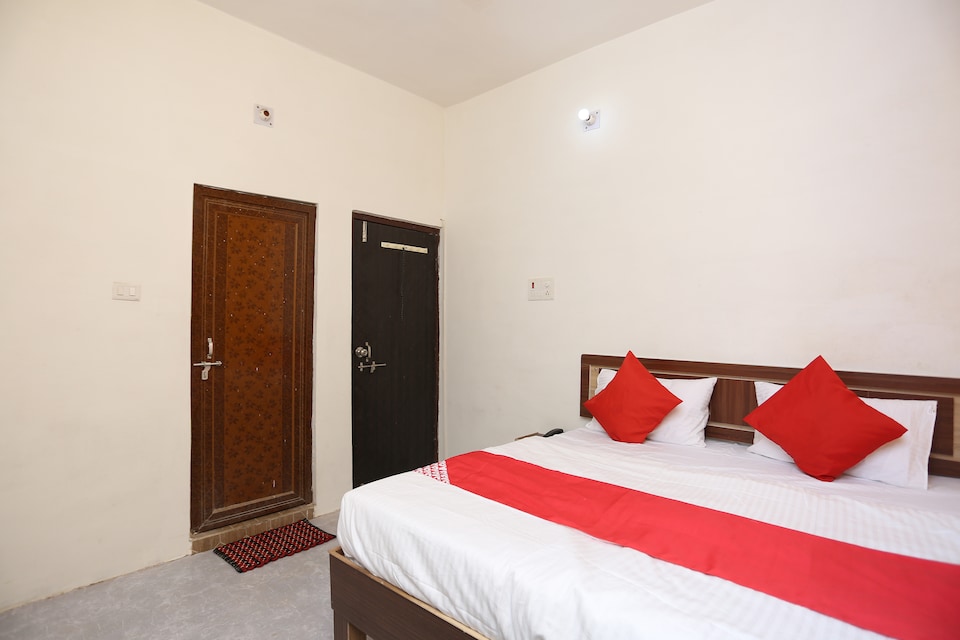 OYO Flagship 43623 People's Pg House, Cantt, Varanasi