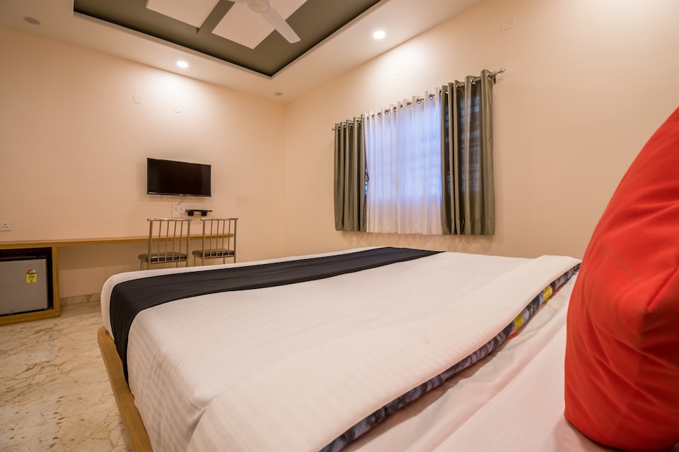 Capital O 43636 Hotel Tripursundari And Lodge , Tuljapur, Osmanabad