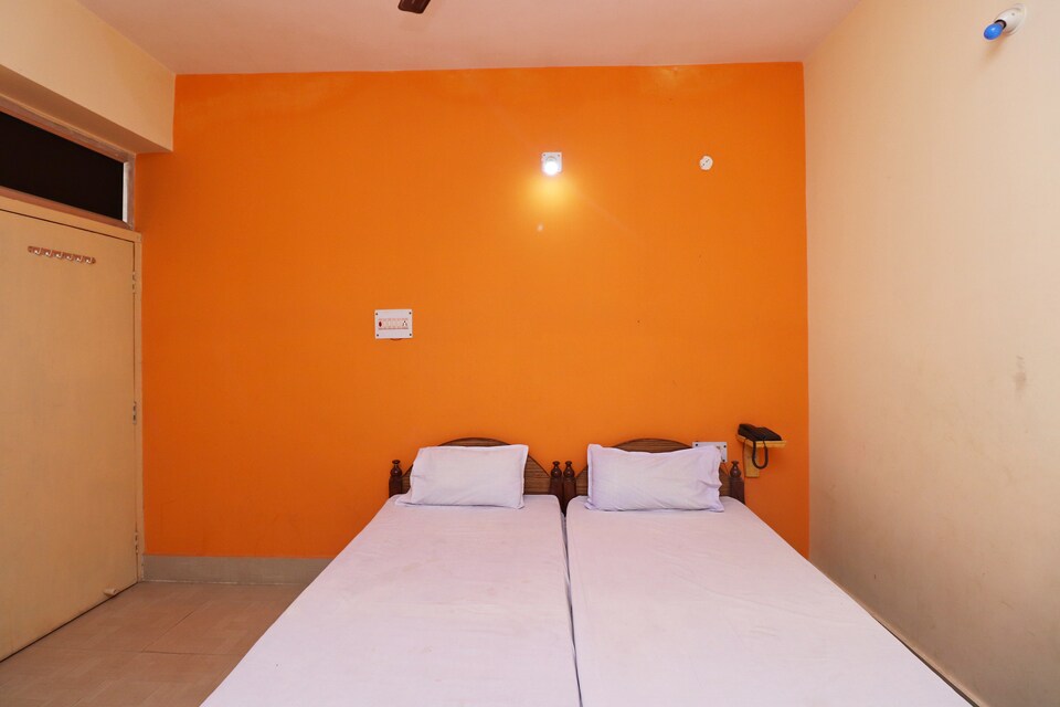 SPOT ON 43638 L X Inn, Daltonganj city, Daltonganj