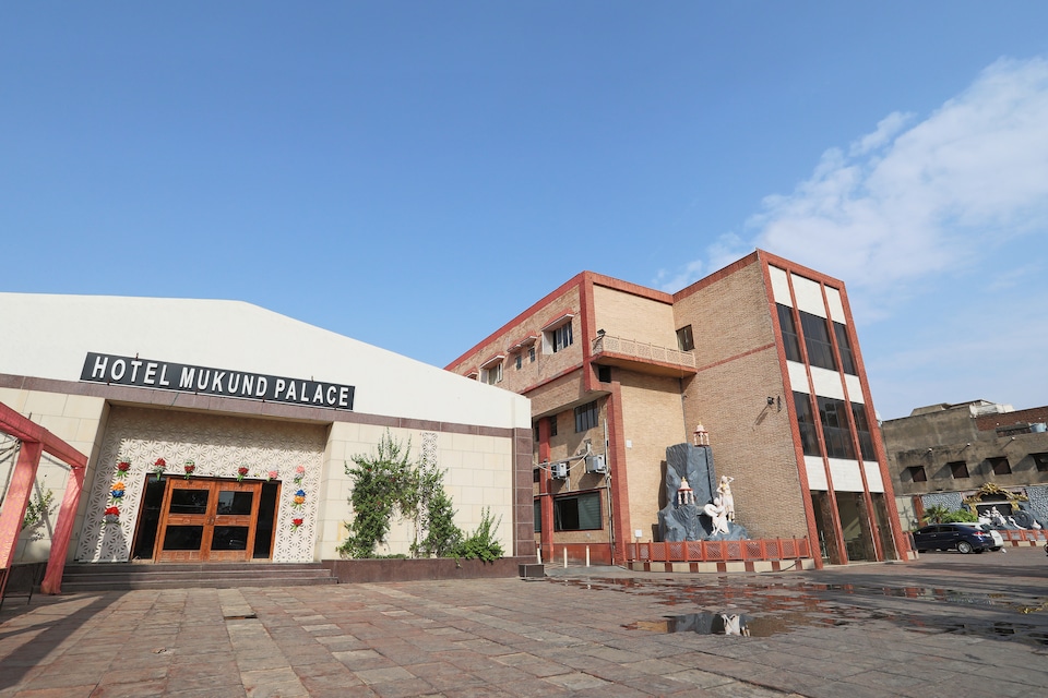 OYO 43649 Hotel Mukund Palace, Mathura Station, Mathura