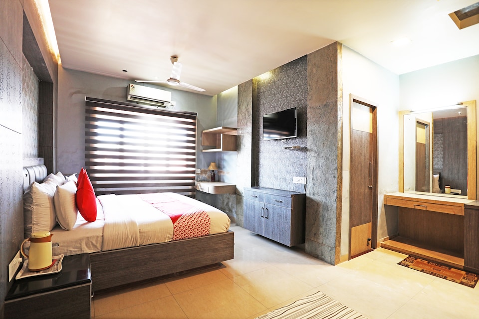 OYO 43649 Hotel Mukund Palace, Mathura Station, Mathura