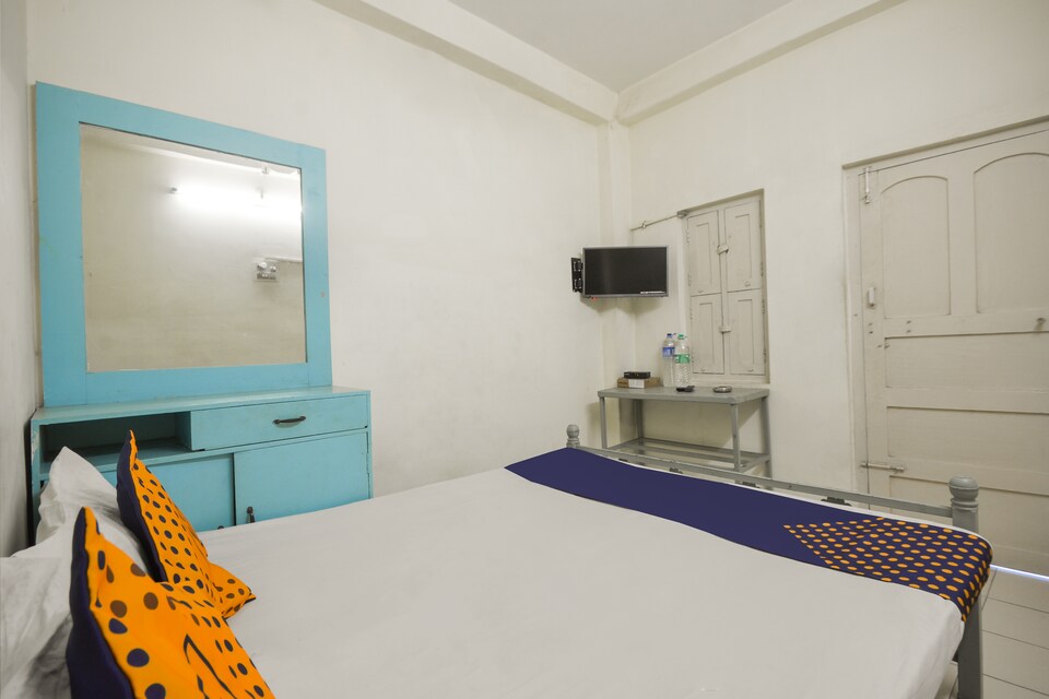 SPOT ON Sri Om Muruga Lodge, Reddipatti Salem-II, Salem