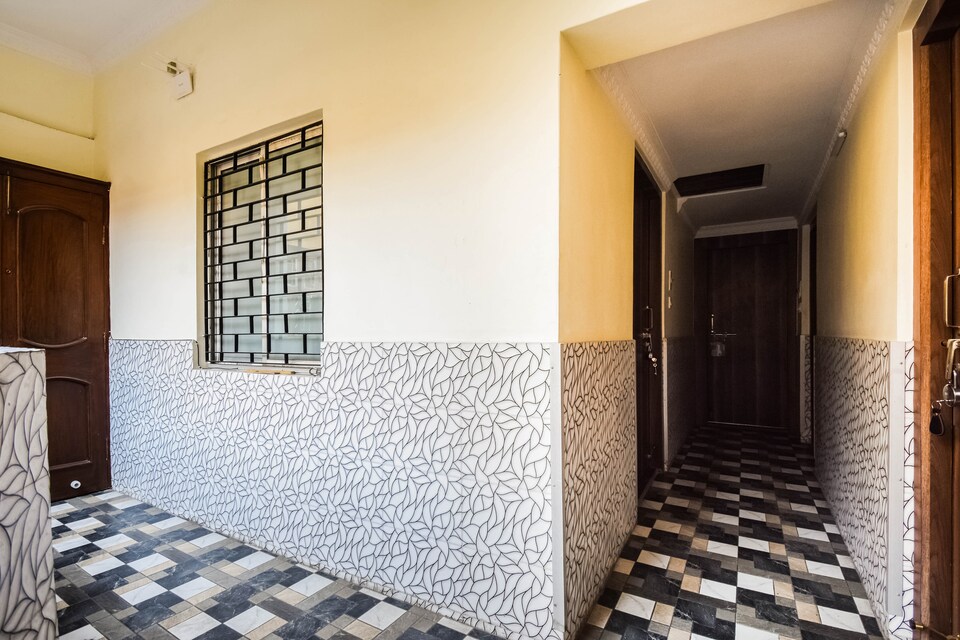 OYO 43706 Majeji House, Sealdah Kolkata, Kolkata