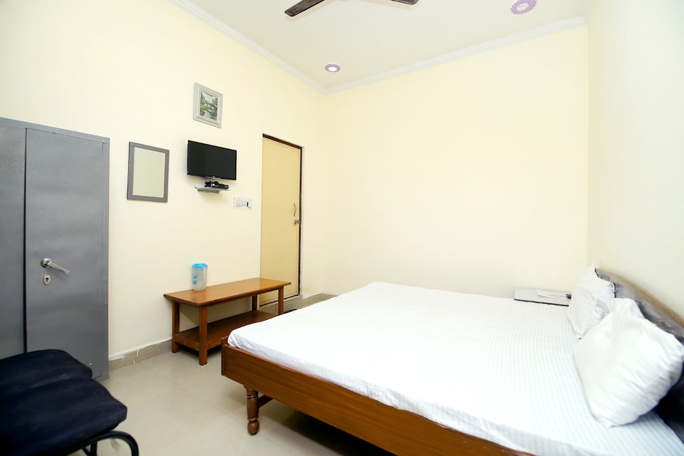 SPOT ON 43717 Sai Guest House, Chakrata Road Dehradun, Dehradun