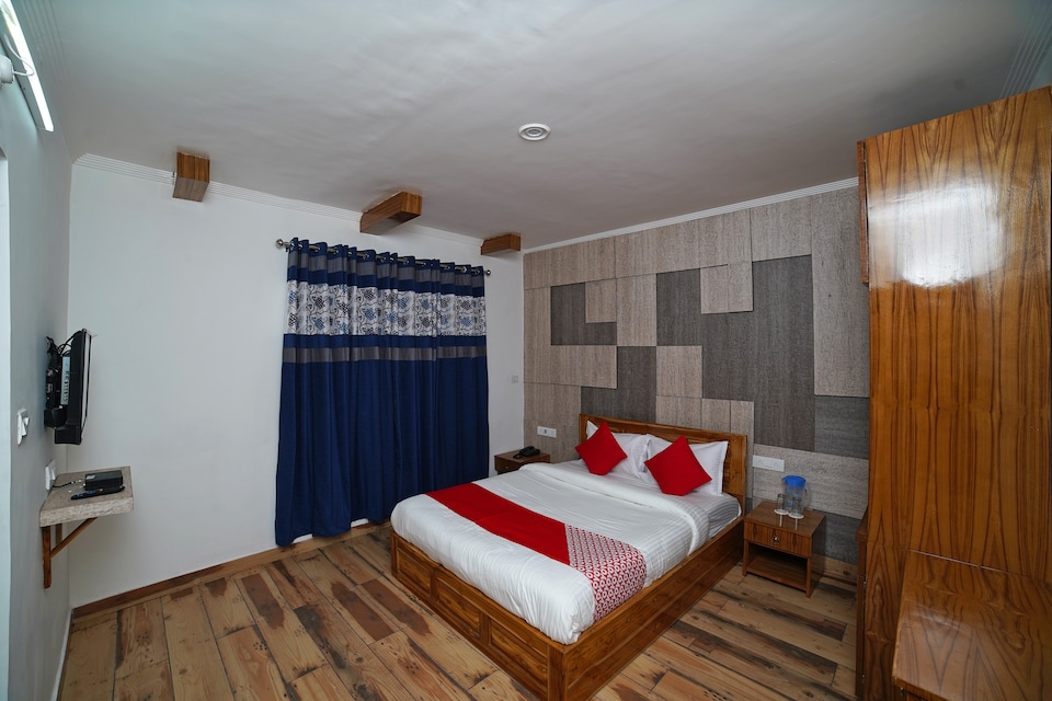 OYO 43820 The Snow Lion, Highcourt Nainital, Nainital