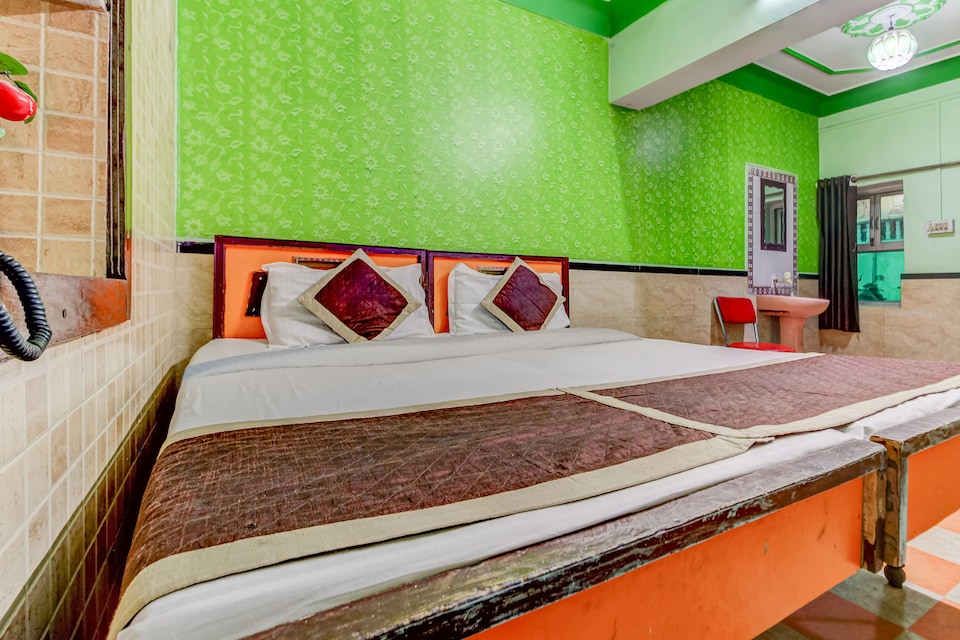 SPOT ON 43823 Hotel Anuj, Gangapur City, Karauli