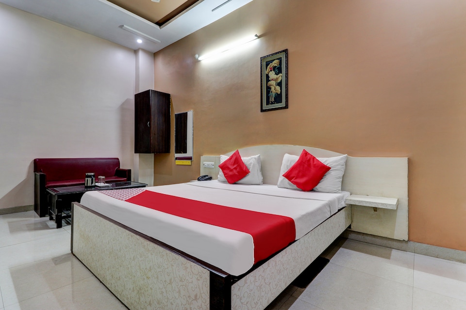 OYO 43857 Hotel Shivaay Inn, Hardoi, हरदोई