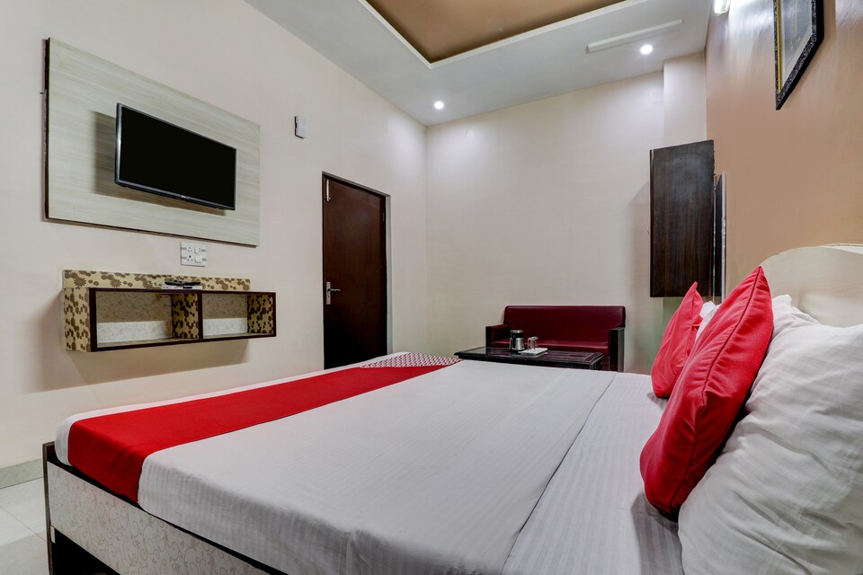 OYO 43857 Hotel Shivaay Inn, Hardoi, हरदोई