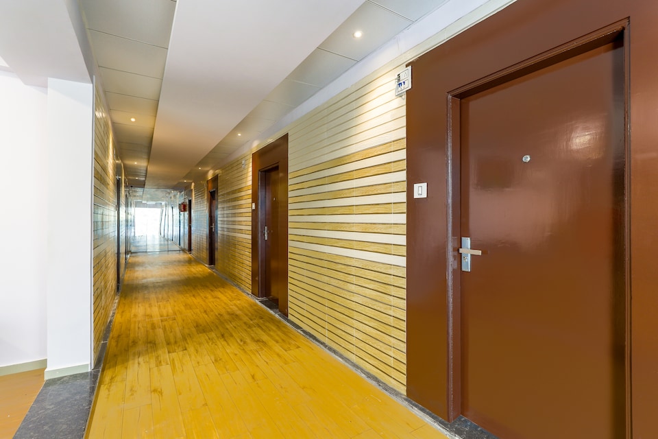 OYO 43861 Hotel Radhe Krishna Palace, Althan, Surat