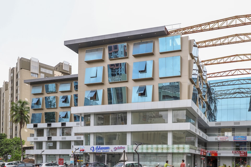 OYO 43861 Hotel Radhe Krishna Palace, Althan, Surat