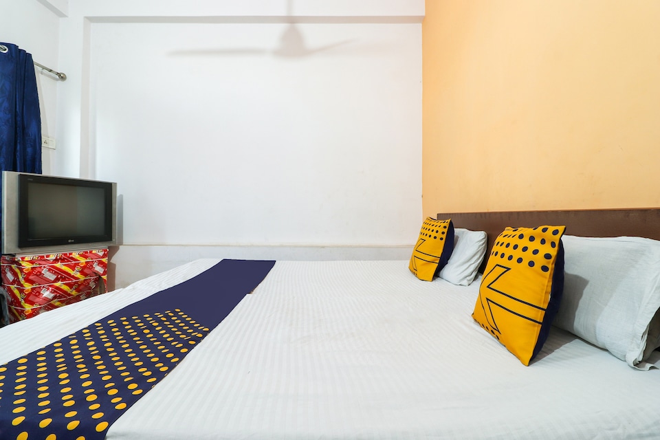 SPOT ON 43885 Hotel Laxmi Narayan, Aliganj Lucknow, Lucknow