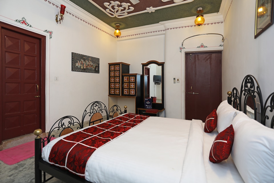 OYO 3942 Z Hotel, Gulab Bagh, Udaipur
