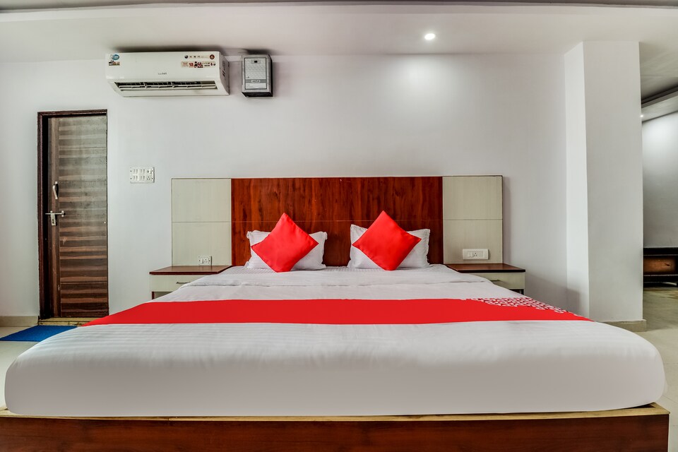 OYO 43889 Royal Castle, Rania Kanpur, Kanpur