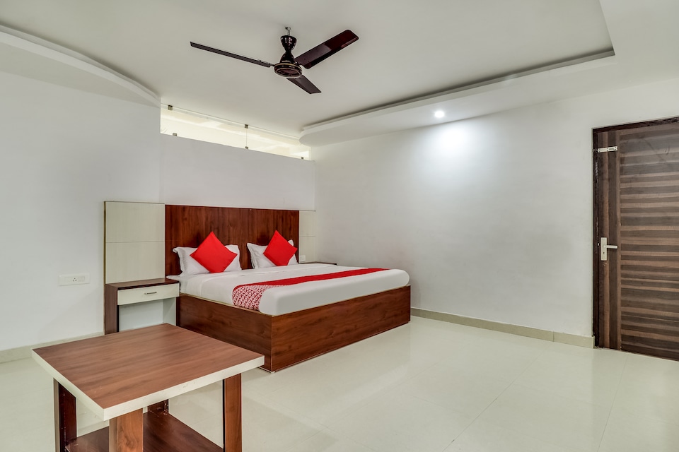 OYO 43889 Royal Castle, Rania Kanpur, Kanpur