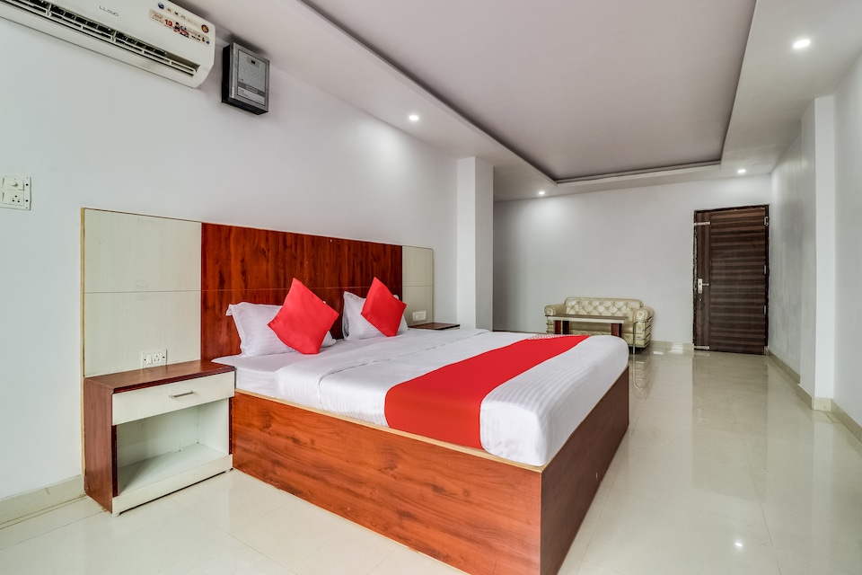 OYO 43889 Royal Castle, Rania Kanpur, Kanpur