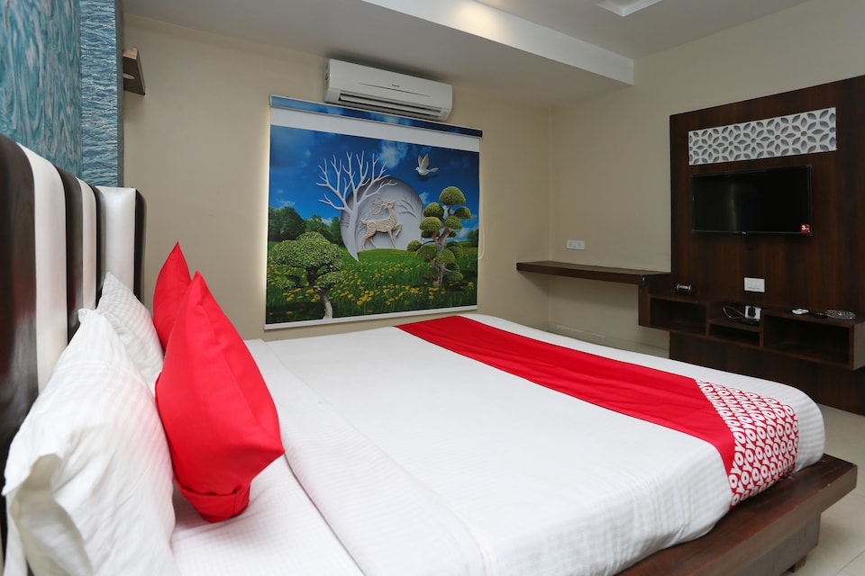 OYO Flagship 43897 Redstone, City Centre, Gwalior