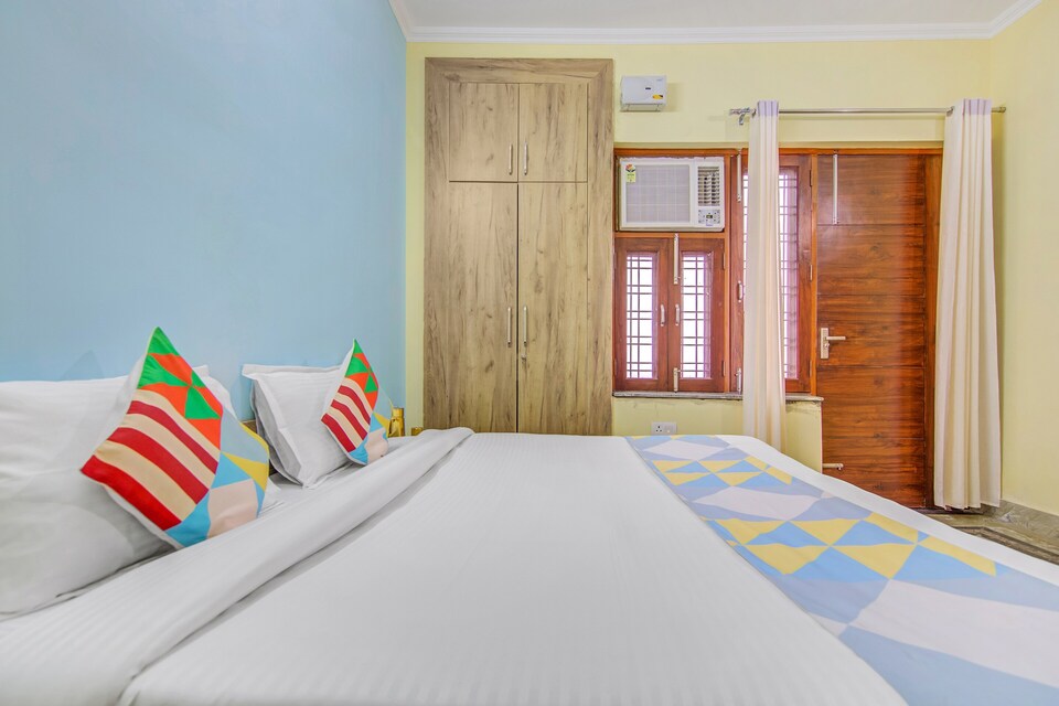 OYO 43917 Royal Spacious Elegant, HUDA CENTRE 1, Gurgaon