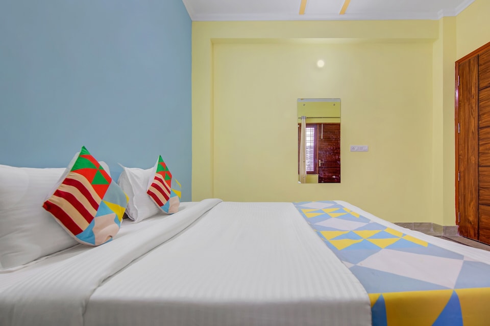 OYO 43917 Royal Spacious Elegant, HUDA CENTRE 1, Gurgaon