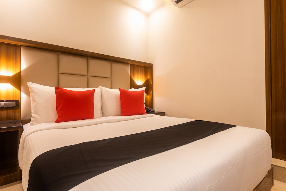 Capital O 43946 Hotel Tirumala, Andheri West, Mumbai