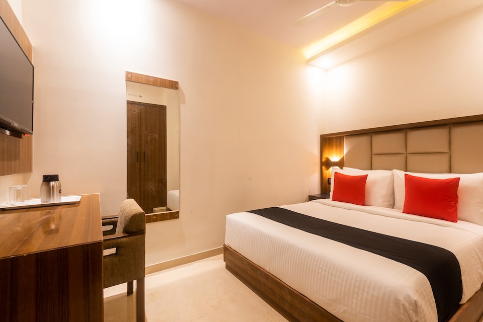 Capital O 43946 Hotel Tirumala, Andheri West, Mumbai