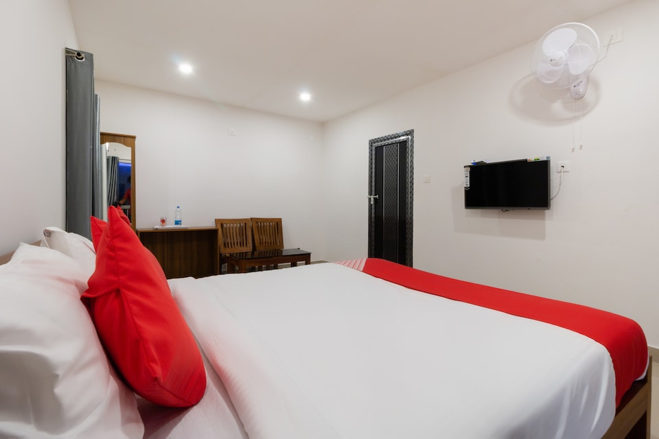 OYO 43951 Munnar Signature Mountain Resort, Chinakkanal Munnar, Munnar