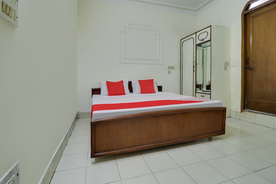 OYO 43962 Hotel Akash Ganga , Ludhiana Railway Station, Ludhiana