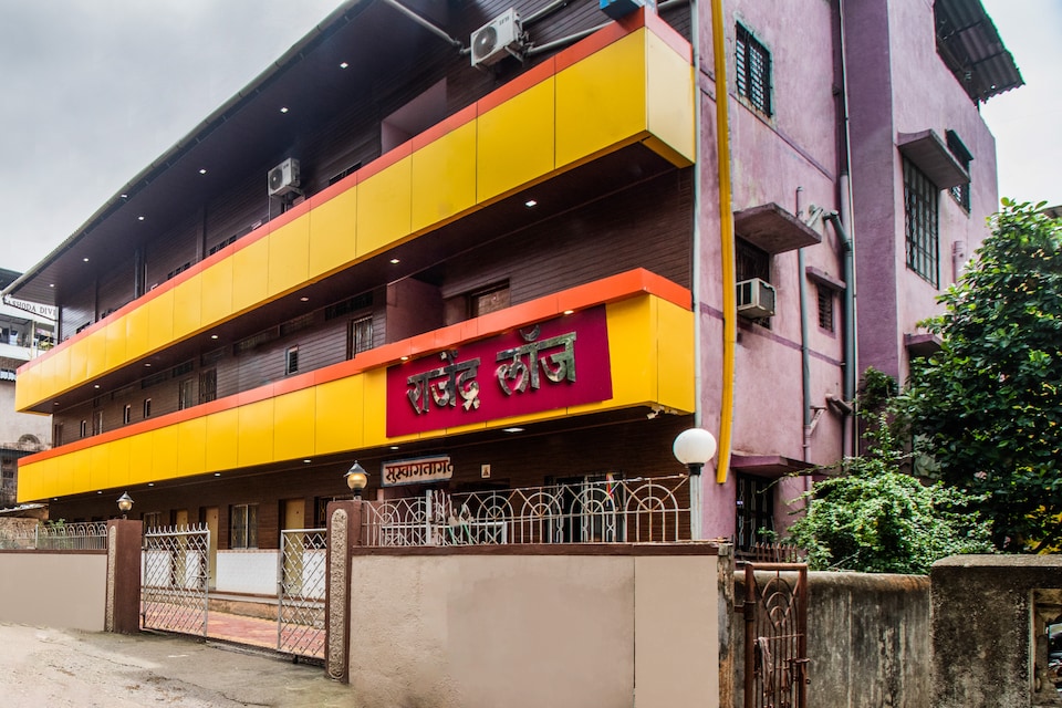 SPOT ON 43969 Rajendra Lodge, Karjat city, Karjat