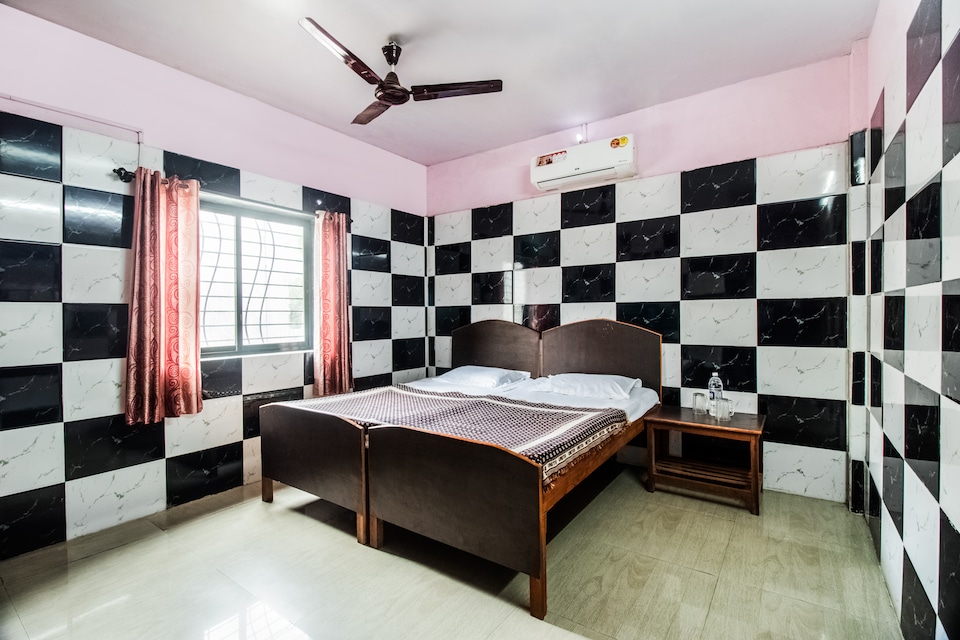 SPOT ON 43969 Rajendra Lodge, Karjat city, Karjat