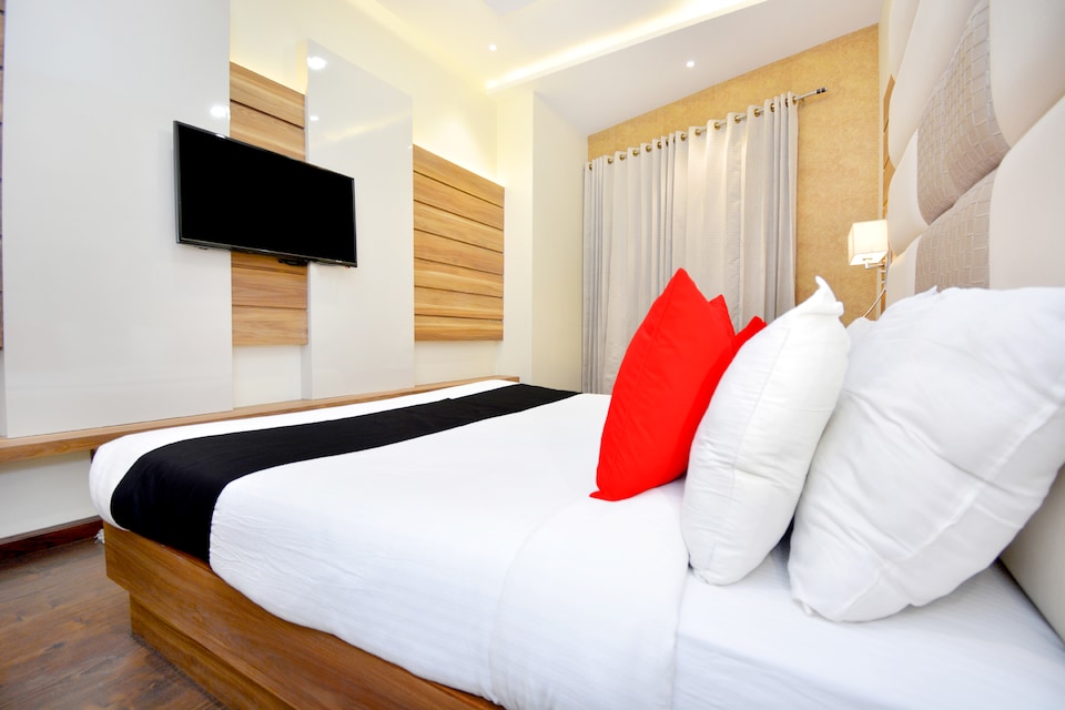 Capital O 43988 Makhan Residency, Mall Road Amritsar, Amritsar