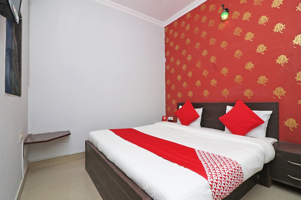 OYO 43997 Hotel Aashiyana, Fatehabad Road, Agra